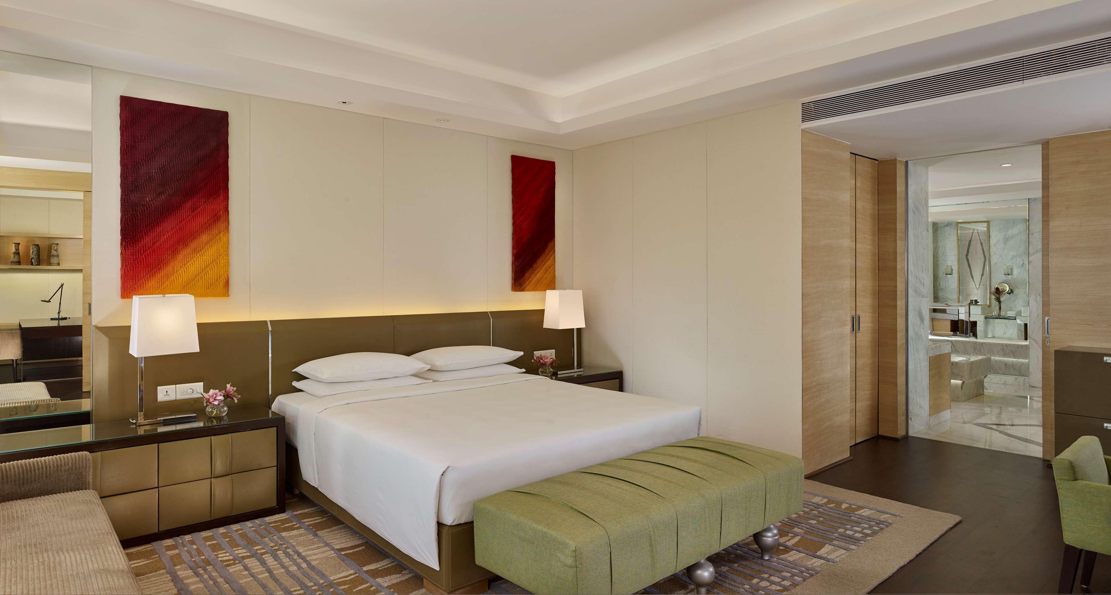 Hyatt Regency Chandīgarh エクステリア 写真 A bedroom at the Taj Bengal