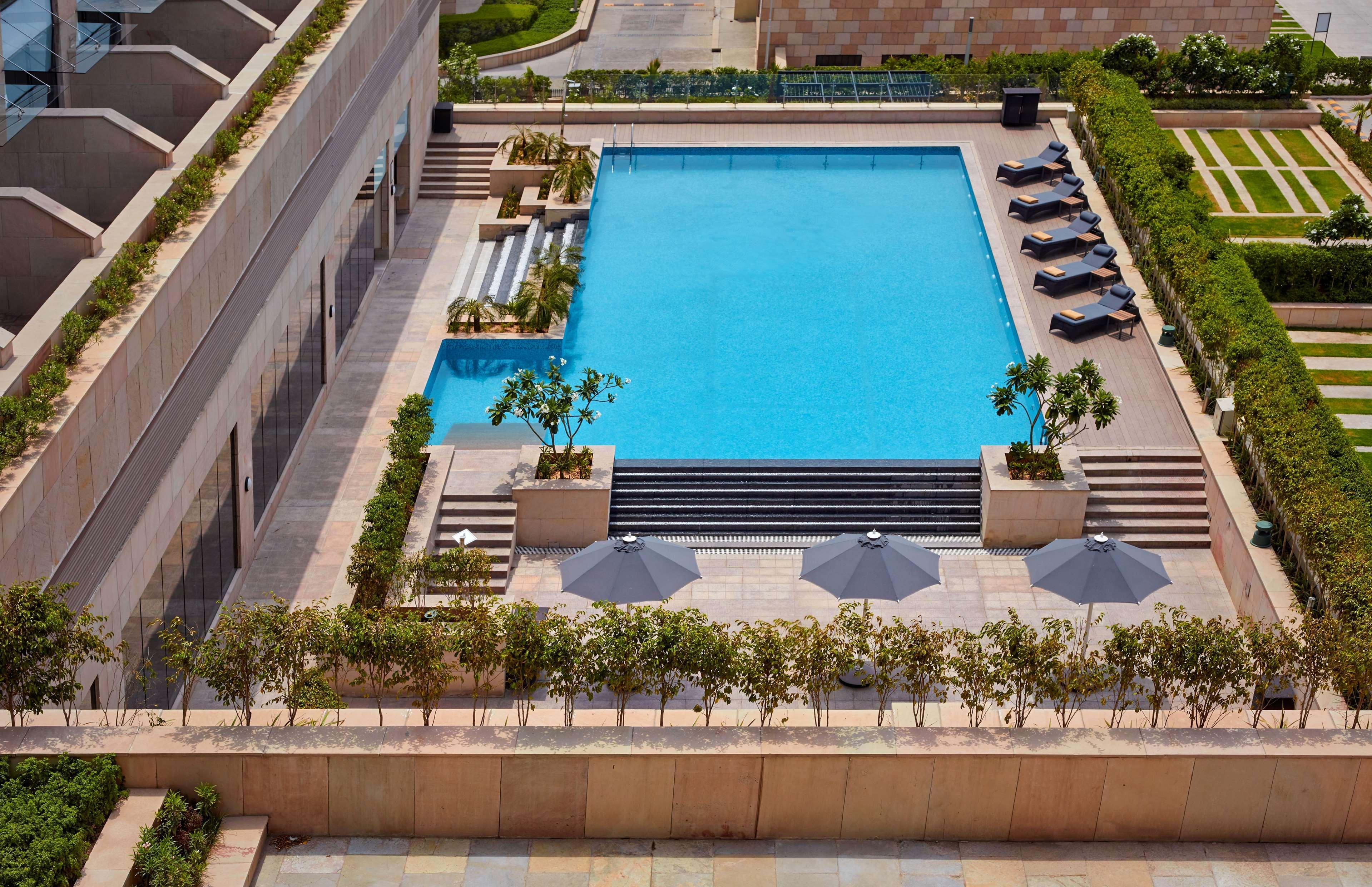Hyatt Regency Chandīgarh エクステリア 写真 The swimming pool at the hotel