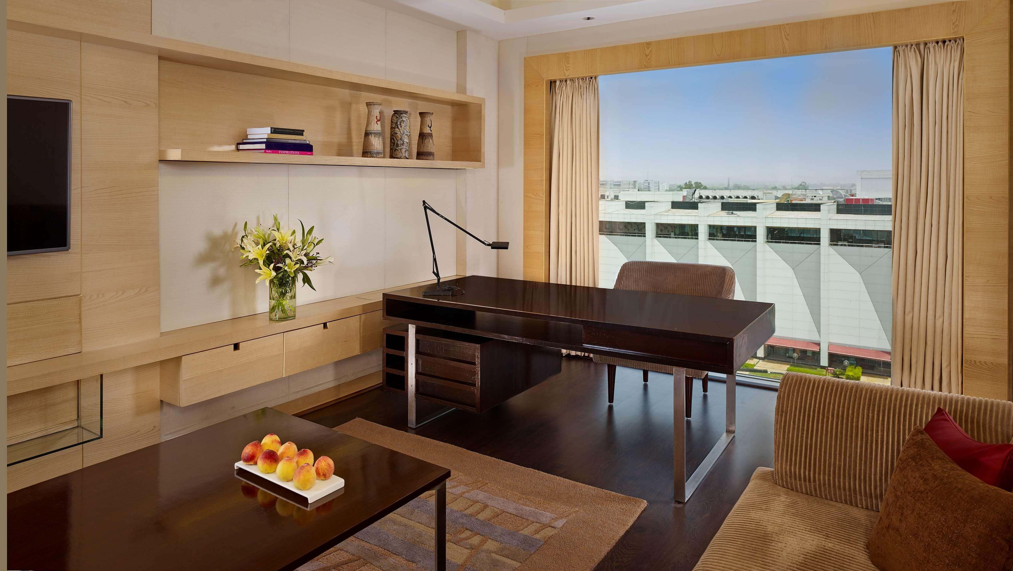 Hyatt Regency Chandīgarh エクステリア 写真 A typical office